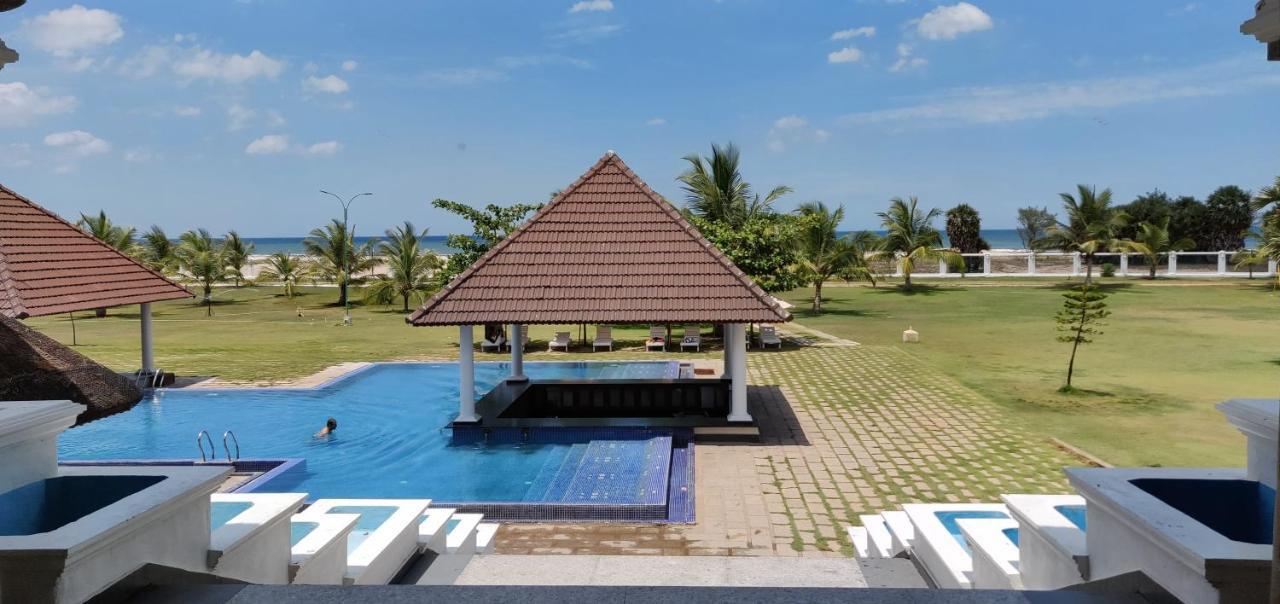 Le Pondy Hotel Puduccseri Kültér fotó