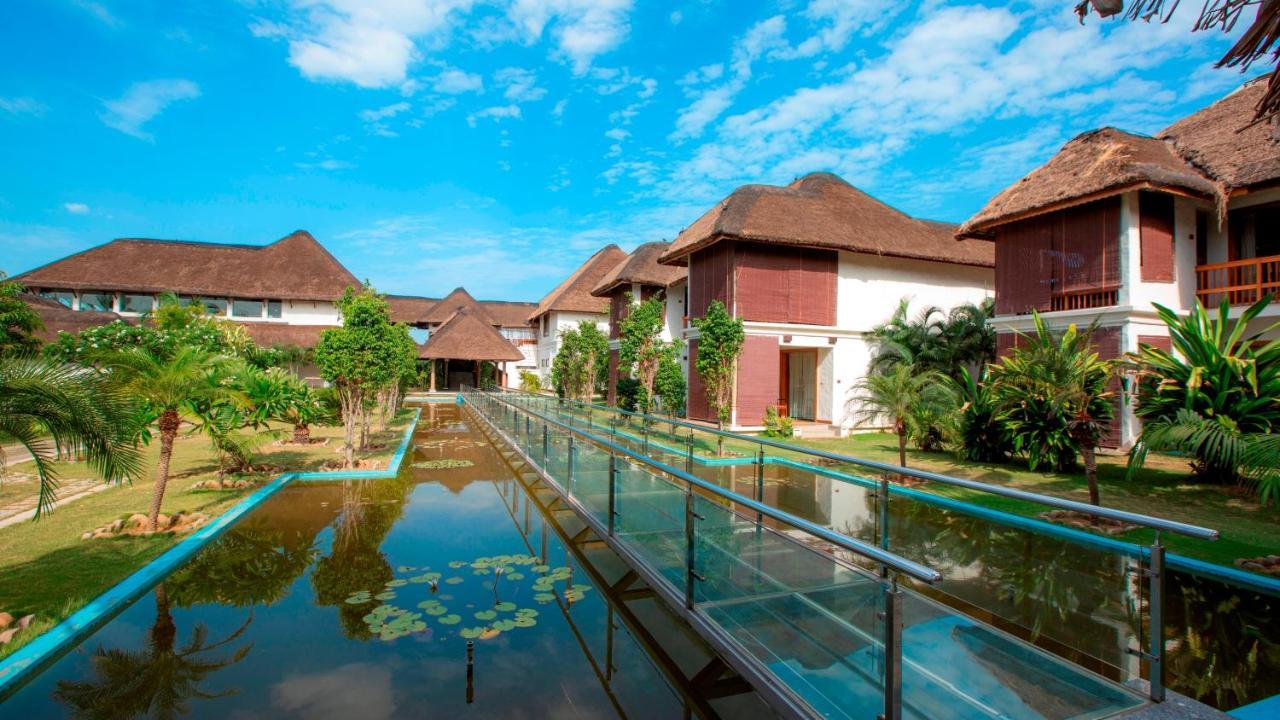 Le Pondy Hotel Puduccseri Kültér fotó