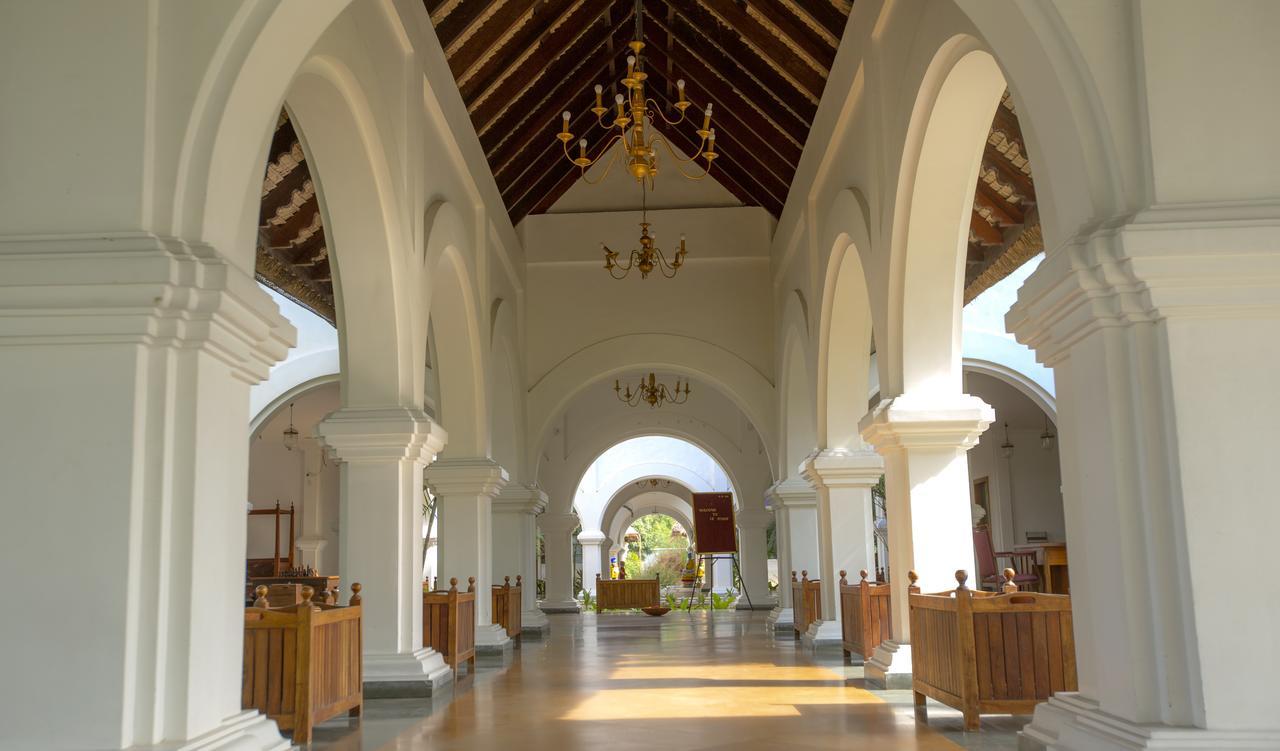 Le Pondy Hotel Puduccseri Kültér fotó