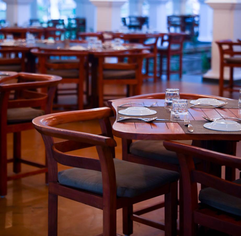 Le Pondy Hotel Puduccseri Kültér fotó
