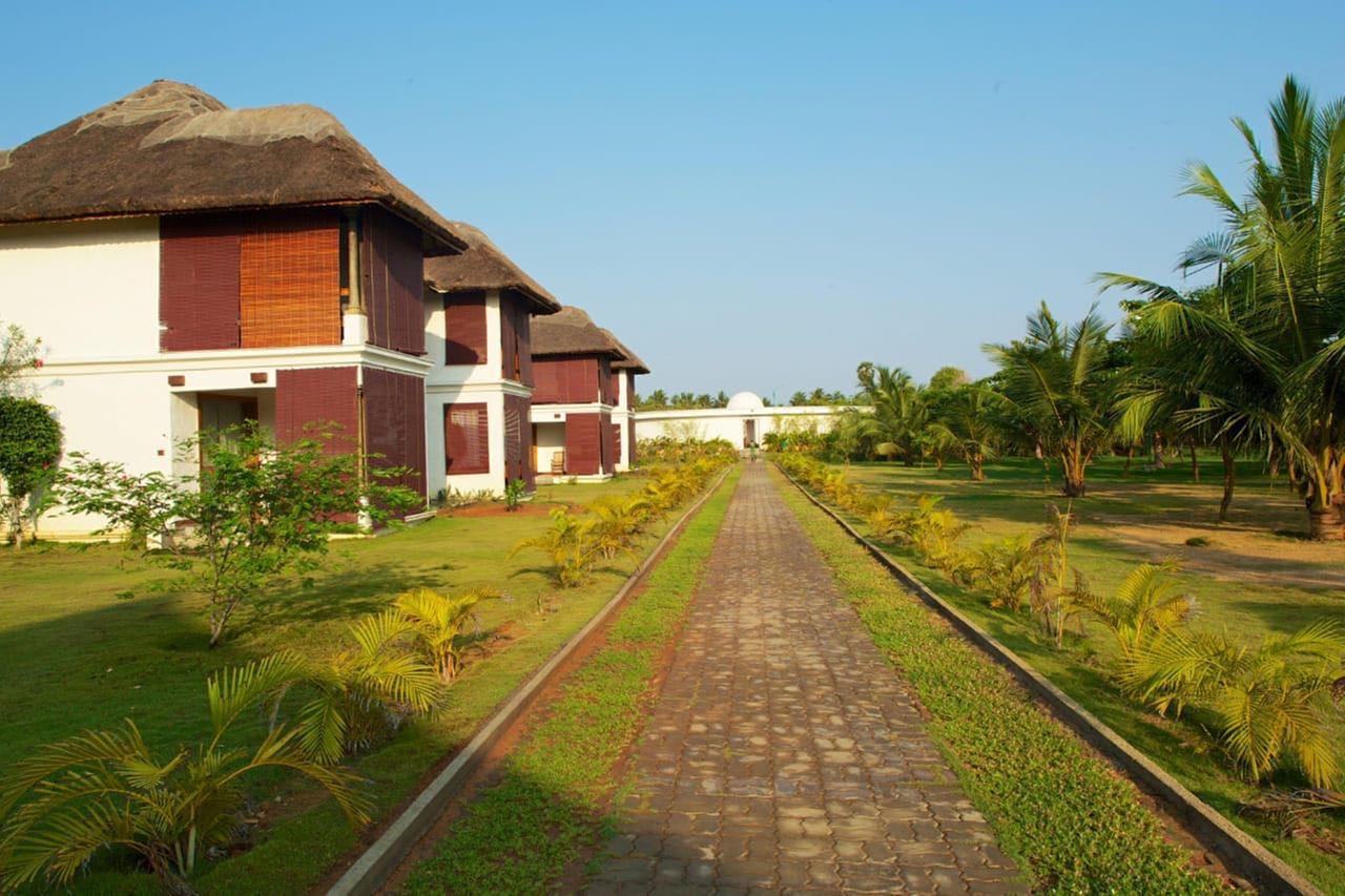 Le Pondy Hotel Puduccseri Kültér fotó