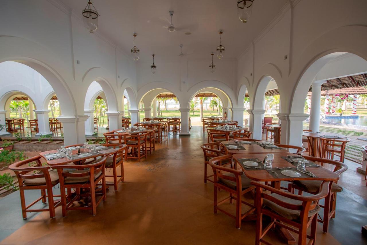 Le Pondy Hotel Puduccseri Kültér fotó
