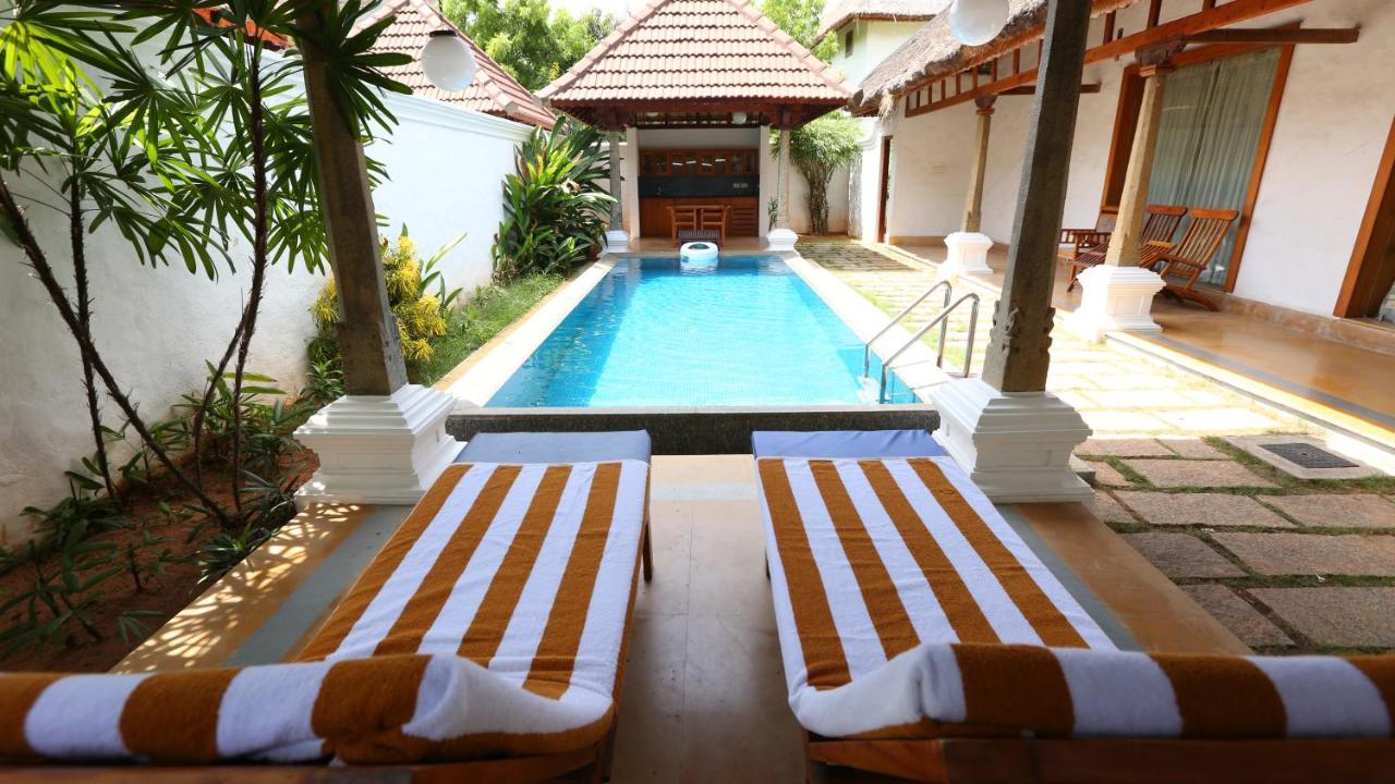 Le Pondy Hotel Puduccseri Kültér fotó