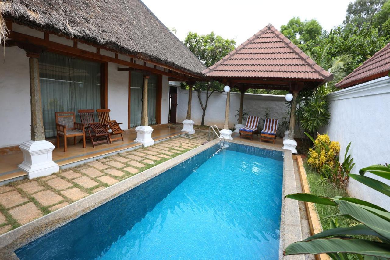 Le Pondy Hotel Puduccseri Kültér fotó