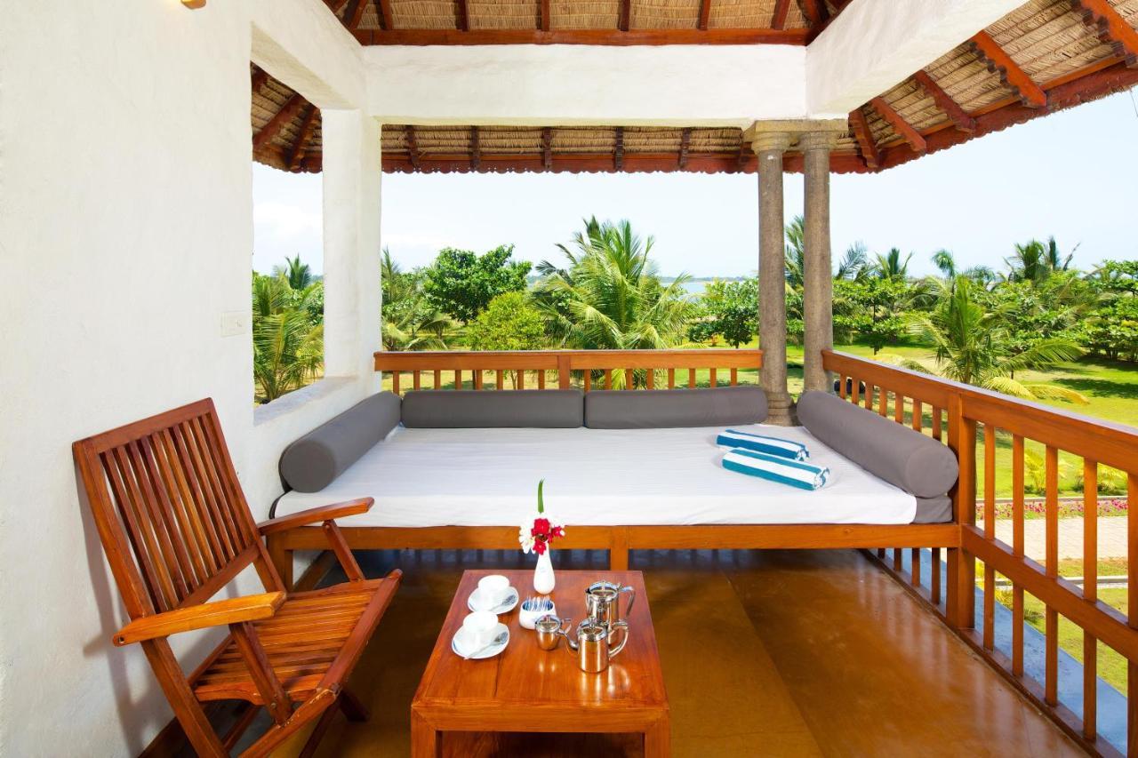 Le Pondy Hotel Puduccseri Kültér fotó