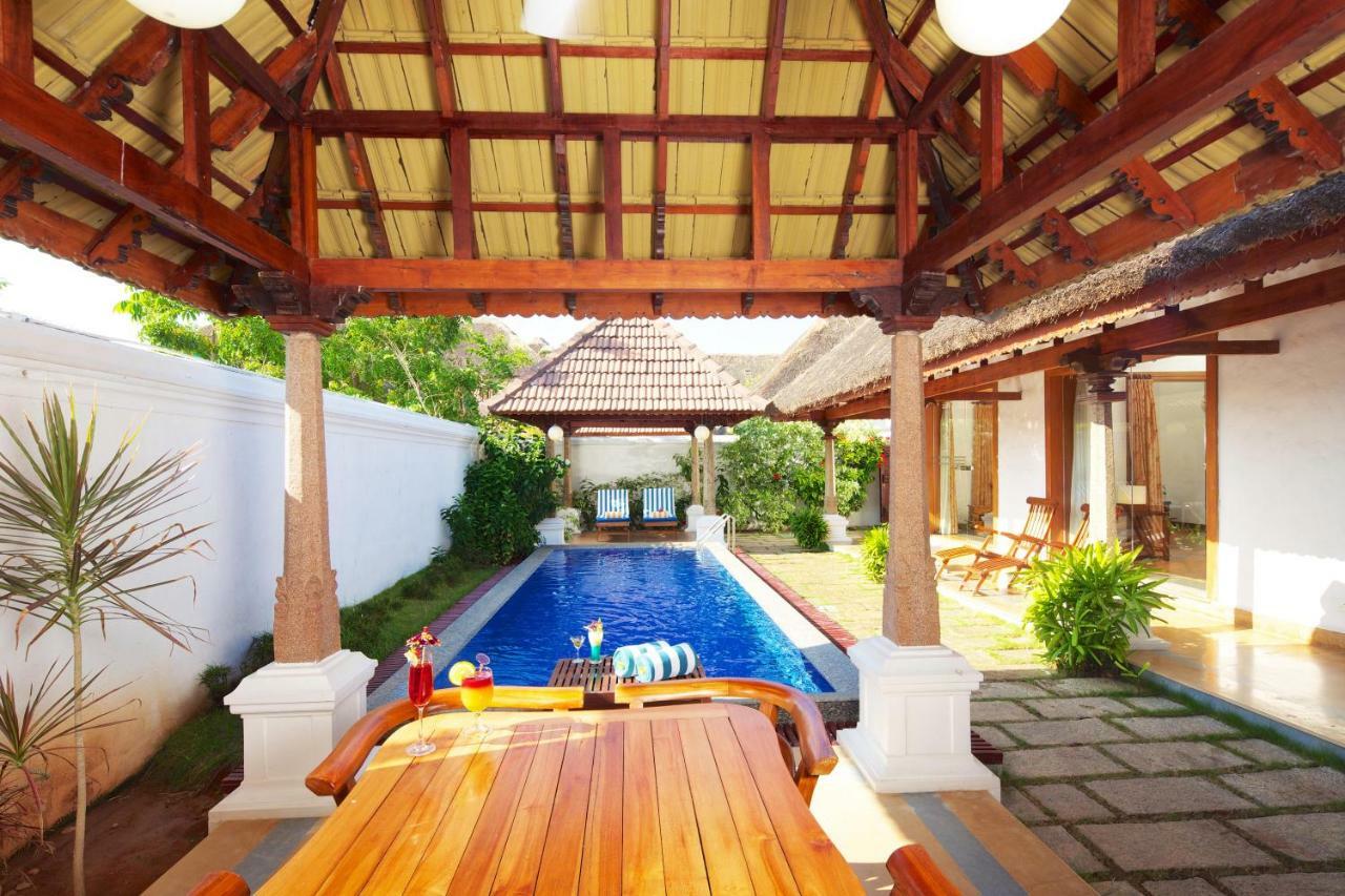 Le Pondy Hotel Puduccseri Kültér fotó